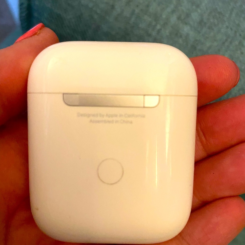 SOLD SOLD Authentic uses Apple AirPods with wireless charging case. Work perfect